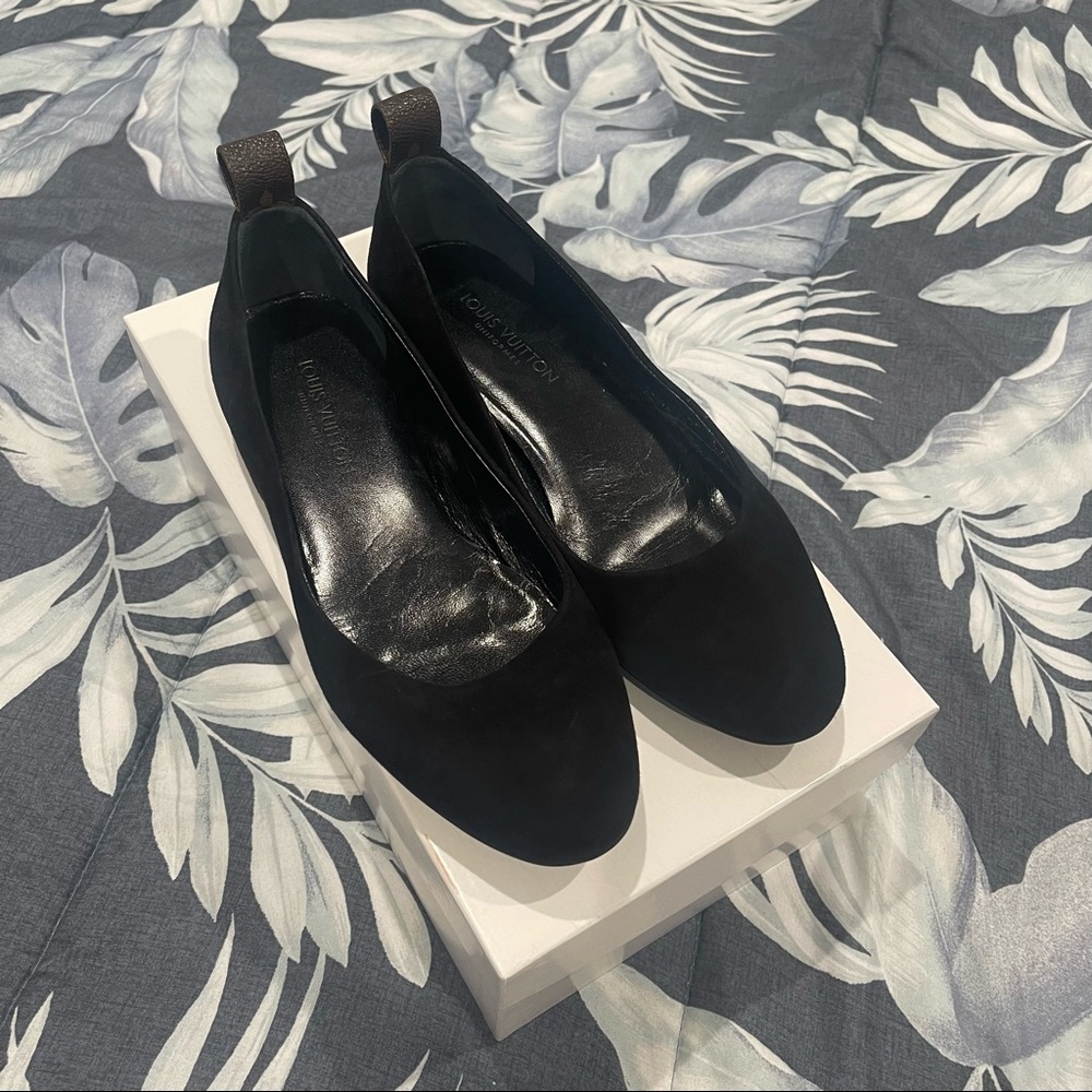LOUIS VUITTON Flats in Black Suede Size 35.5